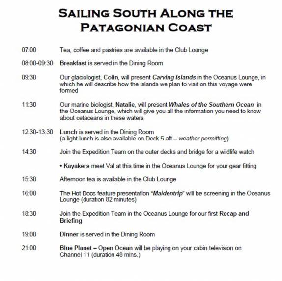 As telas do Sea Spirit anunciam a programação do dia 05/11, com palestras de geologia e sobre cetáceos pela manhã e filmes de tarde e de noite